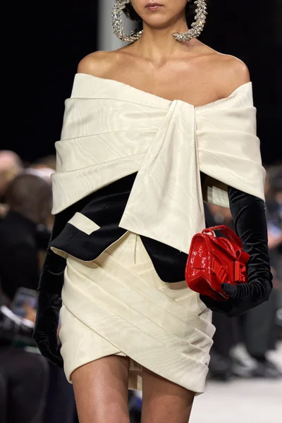Look 14